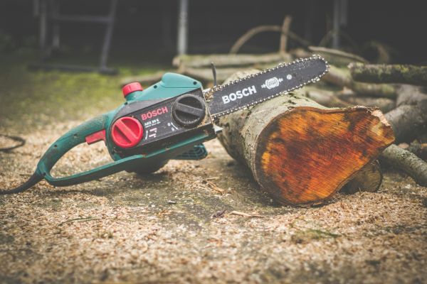 Chaîne tronçonneuse : les essentiels à maîtriser pour bien choisir