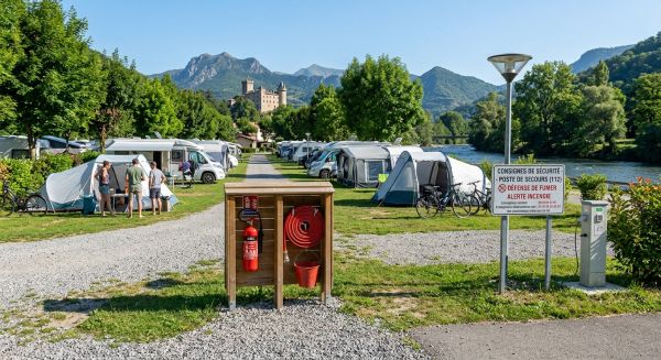Quelles sont les mesures de sécurité dans les campings à Tarascon-sur-Ariège ?
