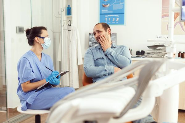 Urgence dentiste : Que faire en cas de crise ?